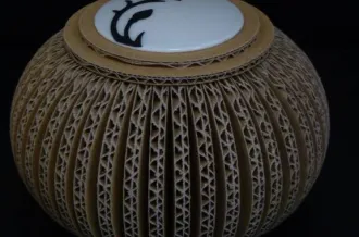 Exposition d'objets en carton ondulé - Isabelle CAILLET