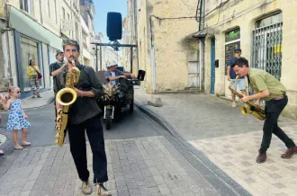 Déambulation de la fanfare Bosiljak_Marennes-Hiers-Brouage