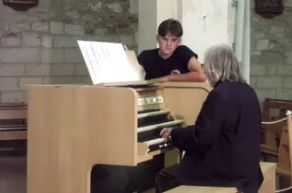 Simon Warin à l'orgue