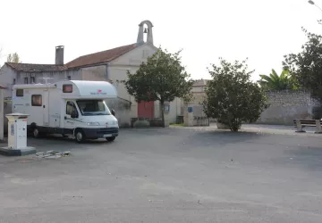 Stationnement et borne de service