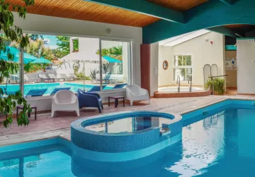 Piscine intérieure