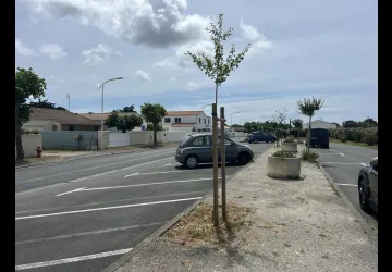 Parking Office de Tourisme_La Brée-les-Bains