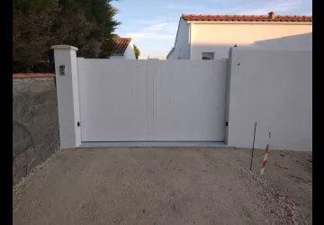 Entrée propriété - Portail coulissant  télécommandé