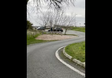Parking au pied du pont d'Oléron_Le Château-d'Oléron