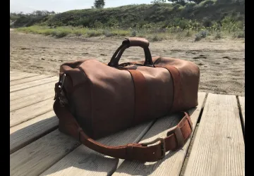 Exposition d'articles de maroquinerie - Astrid Desache