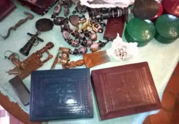 OBJETS D'AFRIQUE -  PEINTURES ET BRONZES
